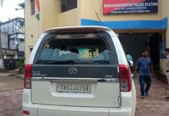 Political terrorism is not stopped in Mahalaya too: BJP miscreants organised attack on Congress activists, vandalised car, while returning from a program Political terrorism is not stopped in Mahalaya too: BJP miscreants organised attack on Congress activists, vandalised car, while returning from a program